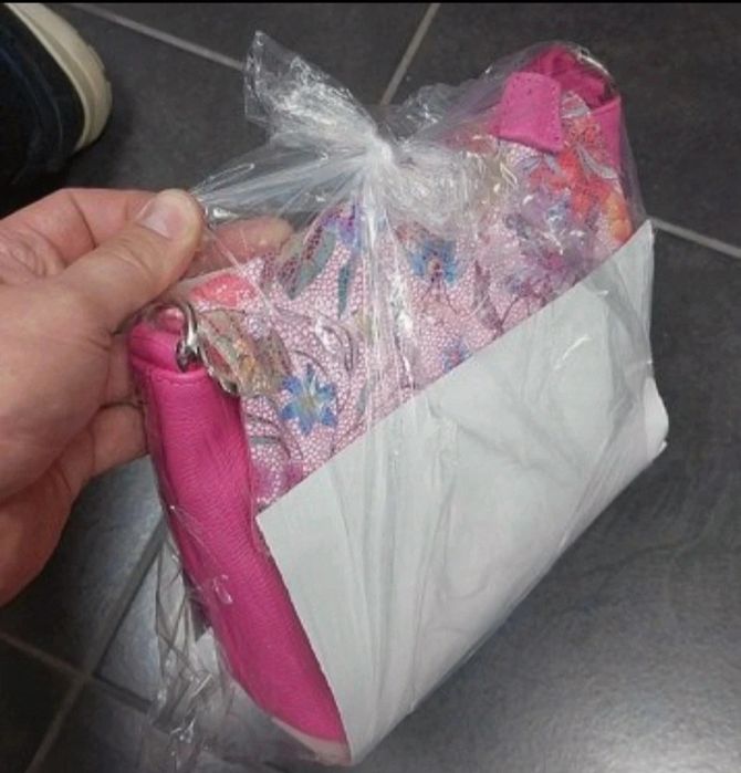 Nowa torebka listonoszka fuksja skora naturalna