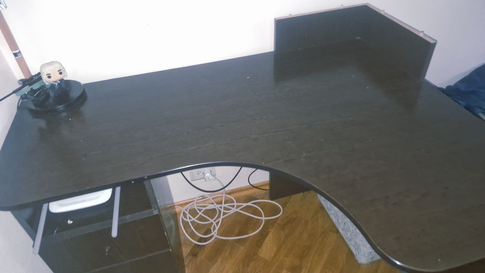 Стіл комп'ютерний