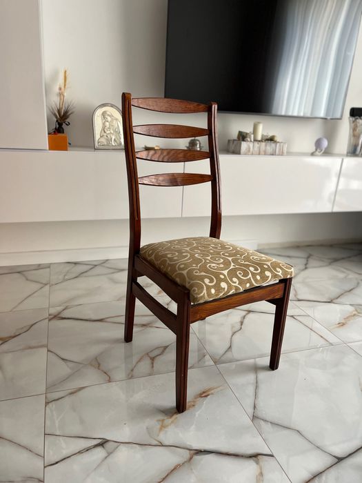 Крісла обідні, крісла кухонні. Стілець на ножках . Деревʼяні стільці