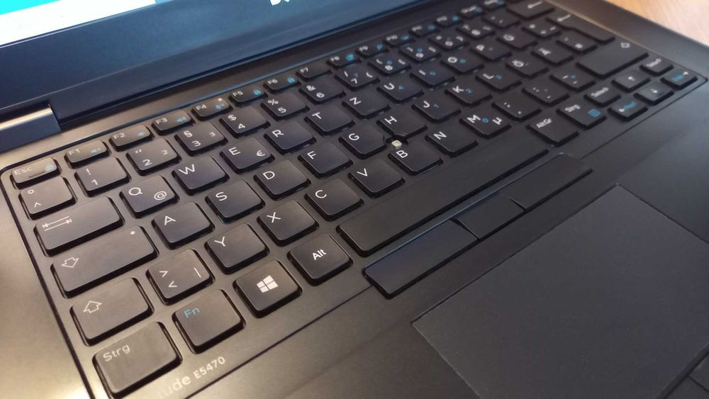 Laptop Dell Latitude E5470 i5-6300U/14" FHD/16GB RAM/240GB SSD +stacja
