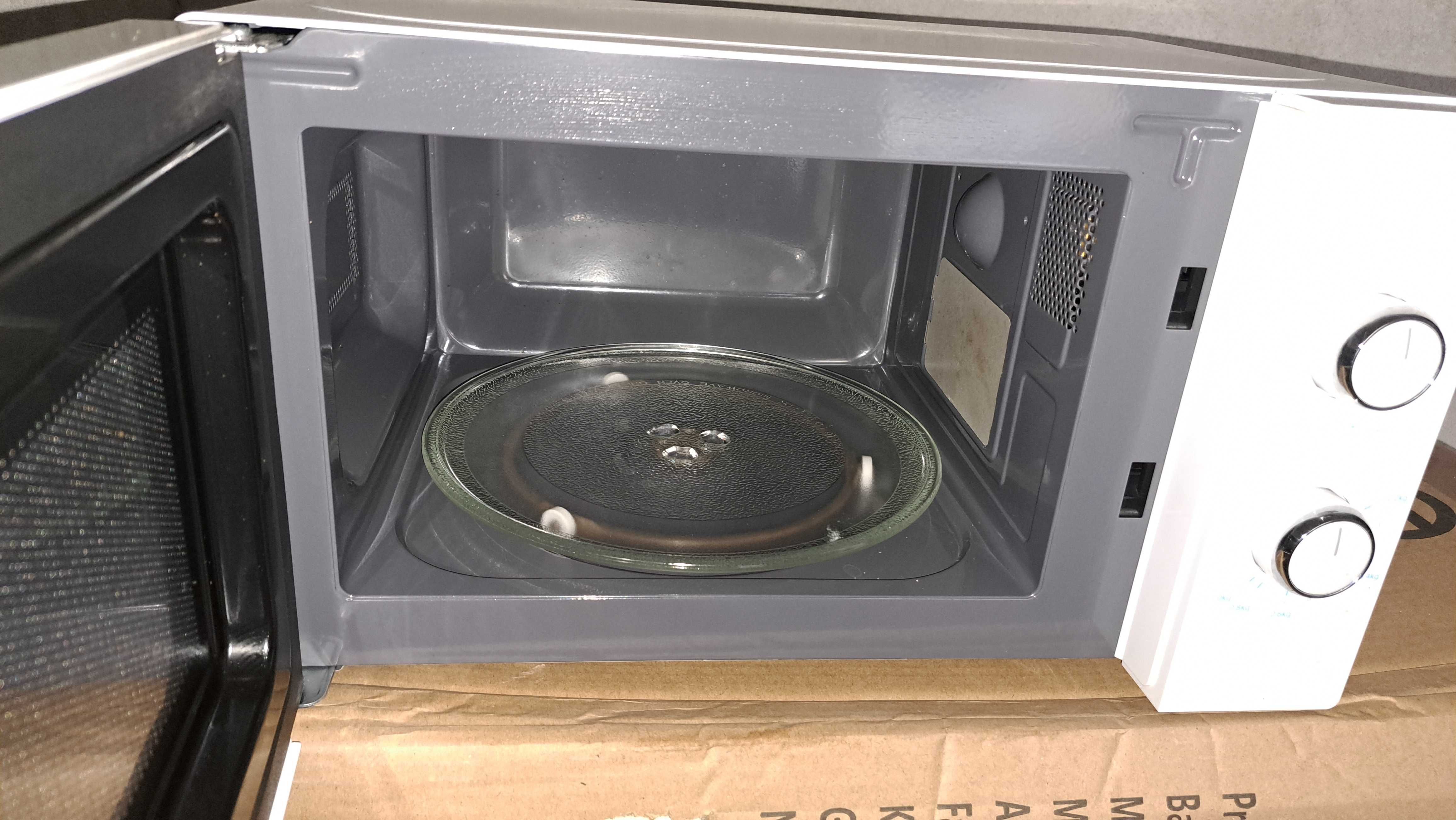 Kuchenka Mikrofalowa TOSHIBA MWP-MM20P (BK) 700W Pojemność 20L