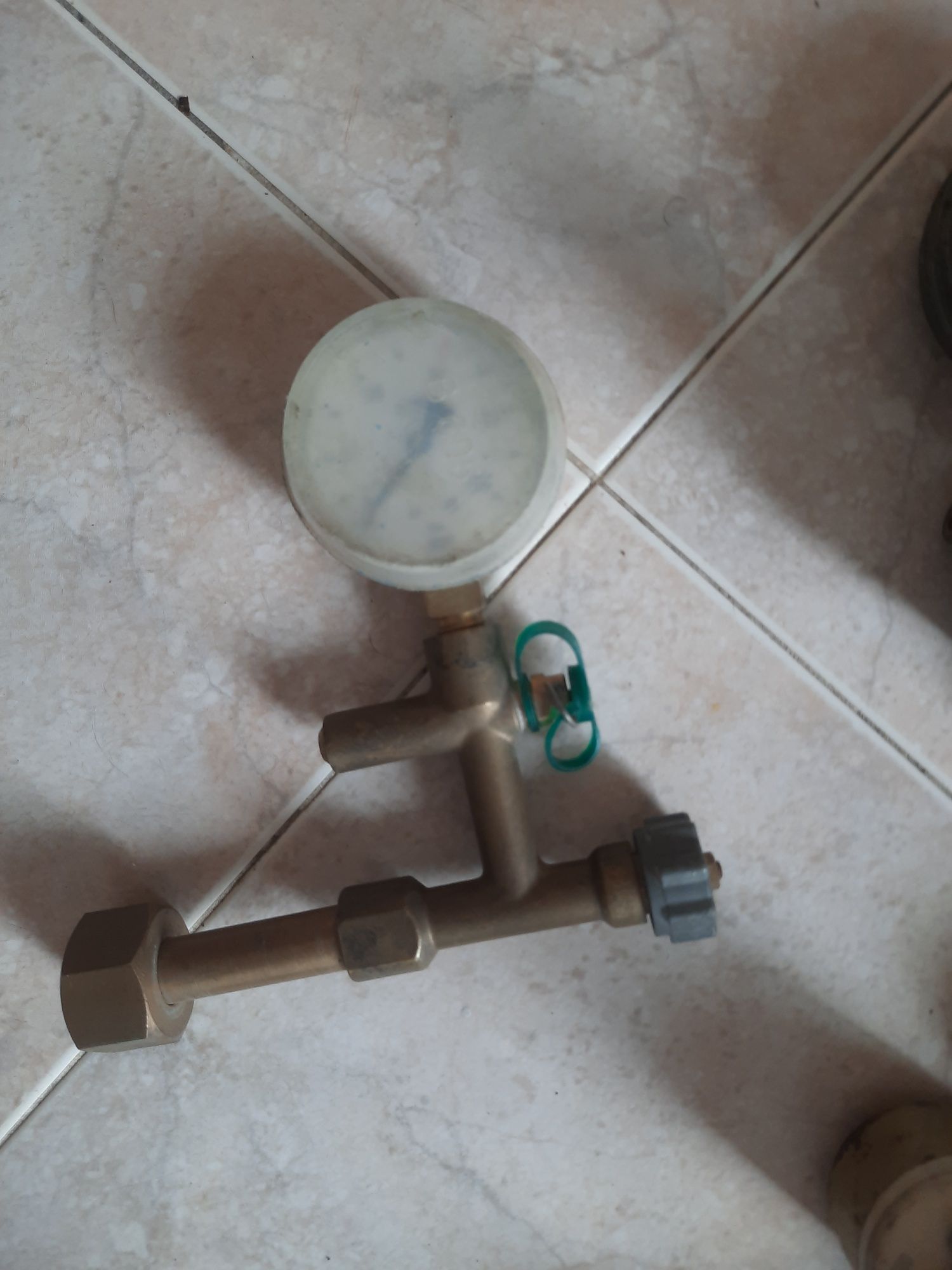 Manómetros  tem de vir buscar a casa