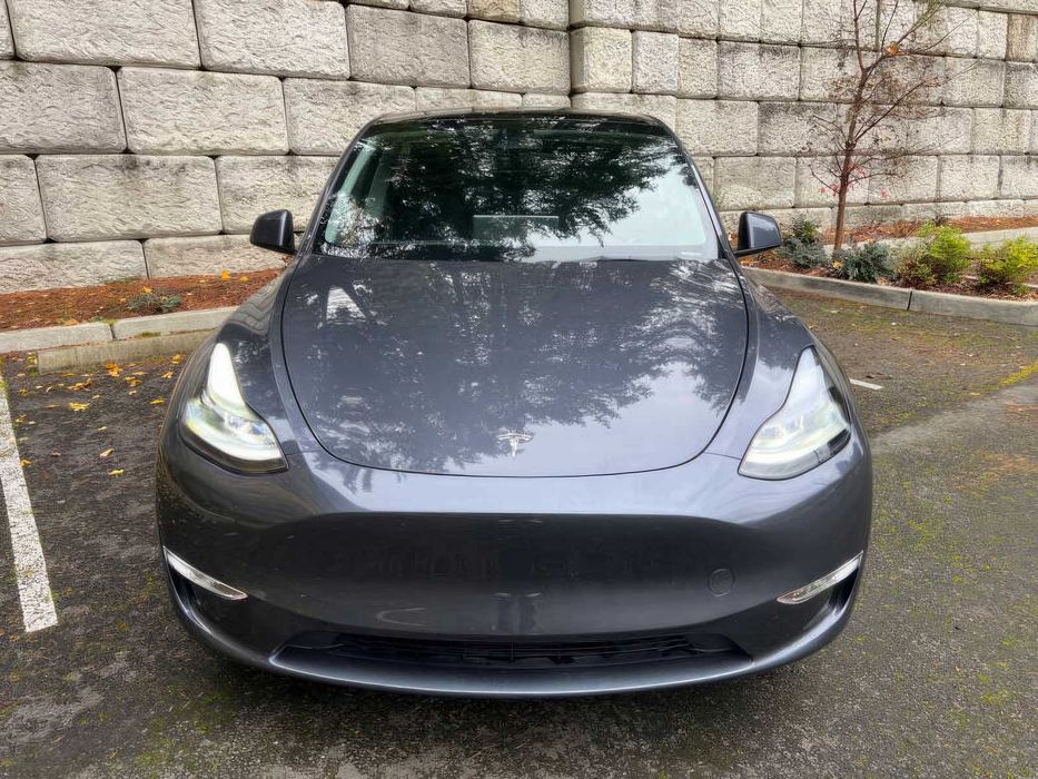 Tesla Model Y      2023