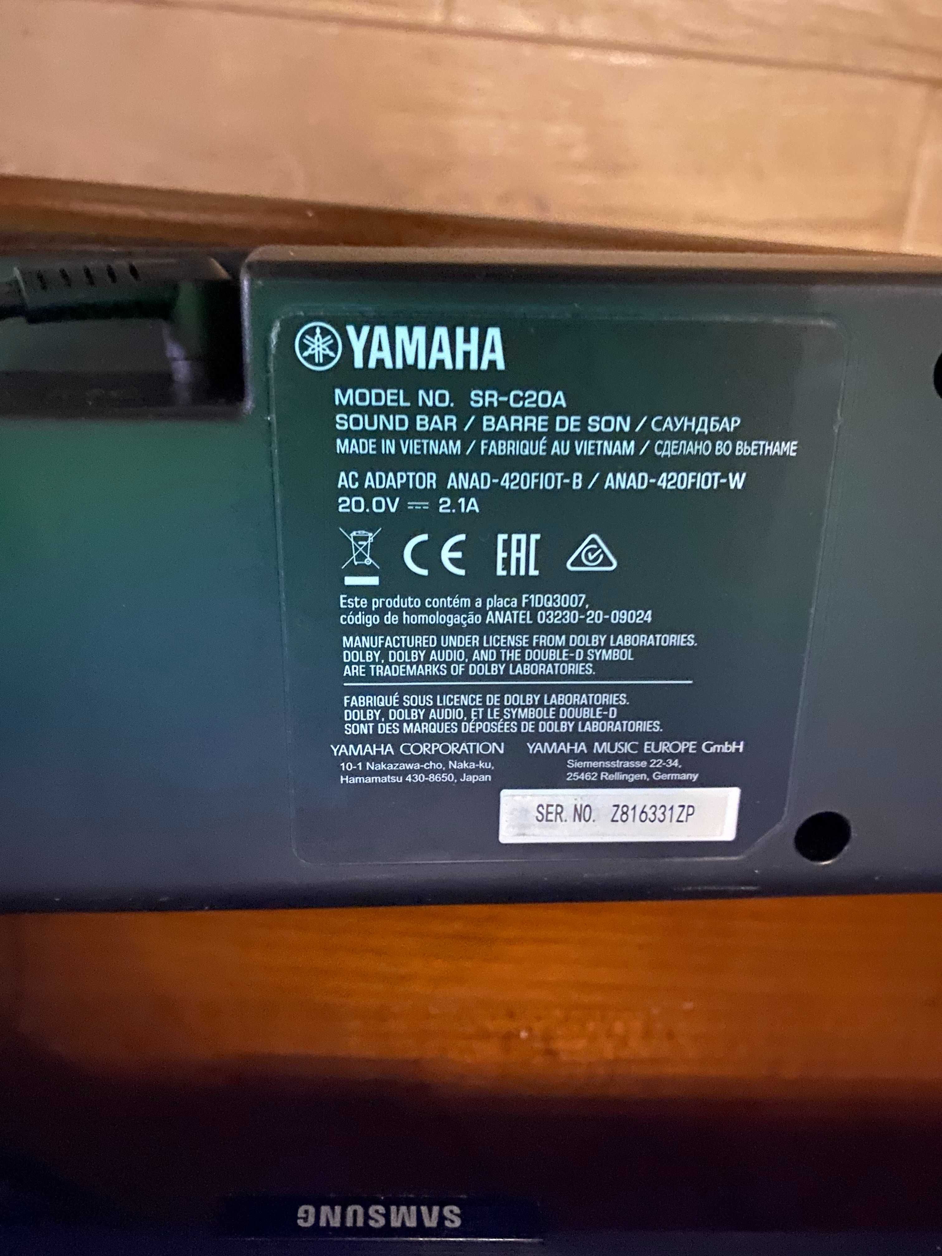 Саундбар Yamaha.