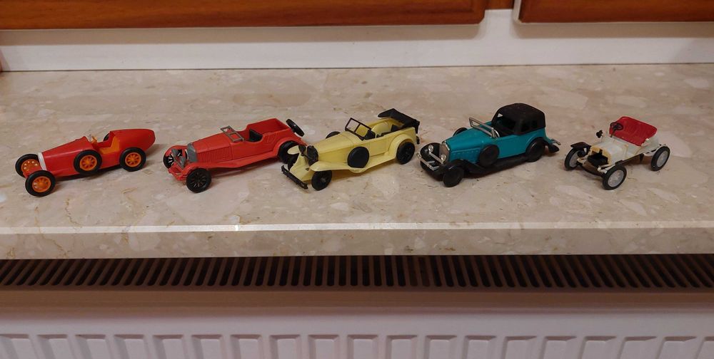 Modele starych samochodów, autka plastikowe z czasów PRL