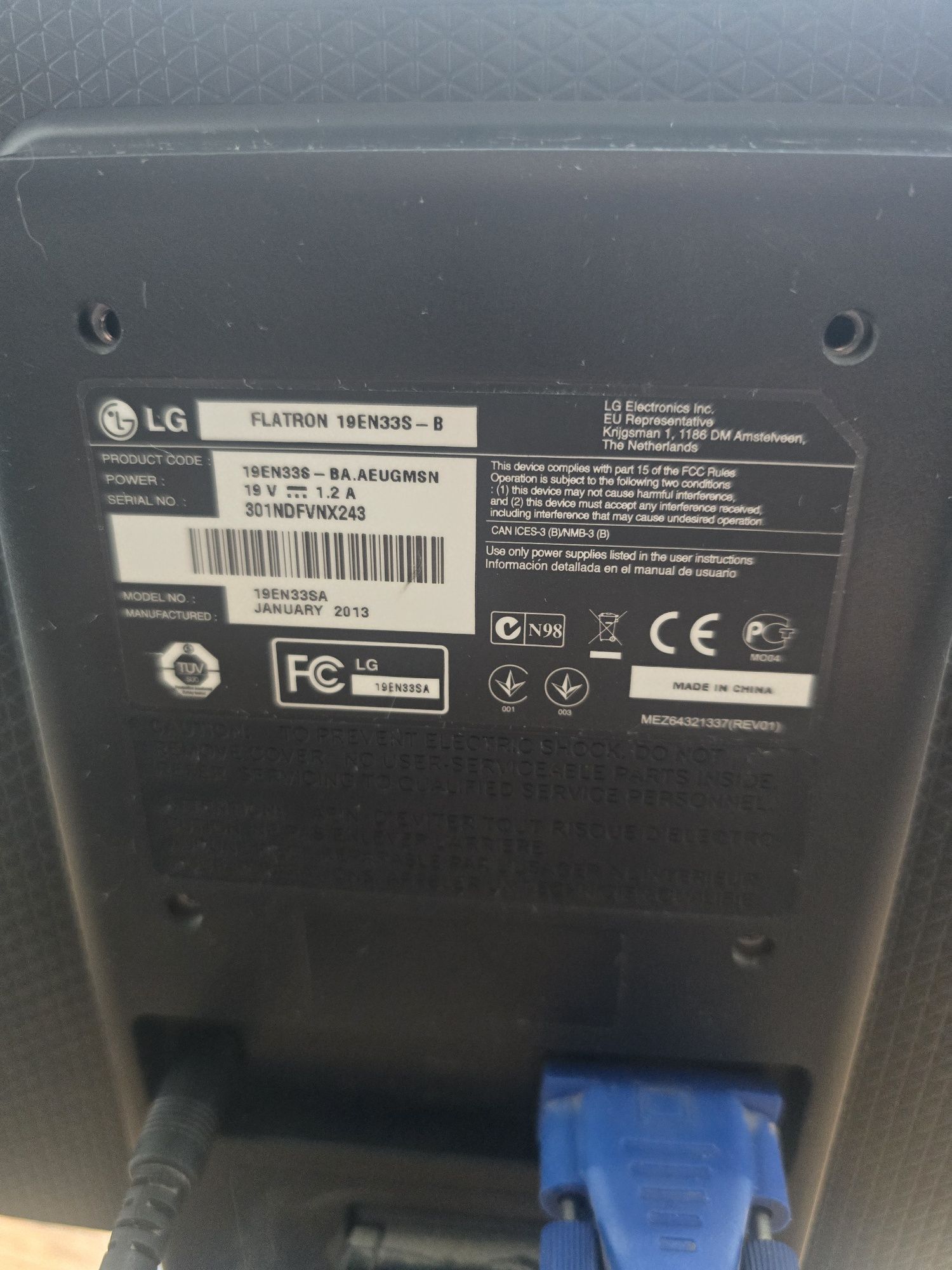 Monitor flatron lg 19cali model 19EN33S-B