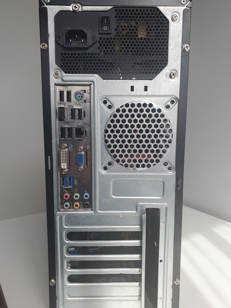 Komputer stacjonarny INTEL i7 zestaw
