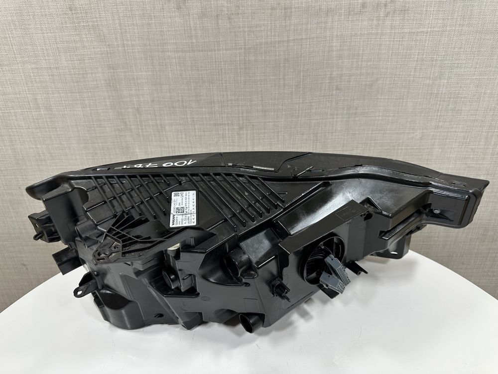 Фара передняя левая Volvo XC60 2 (2017-2024г.) 32342516