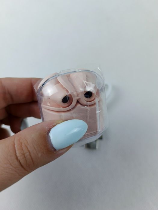 Różowe bezprzewodowe słuchawki Bluetooth z etui i kablem