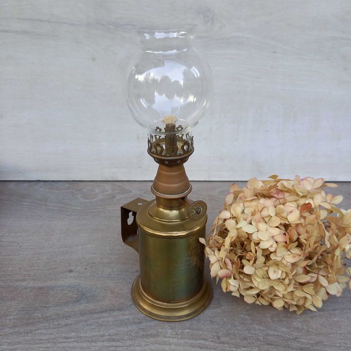 Francuska lampa naftowa Pigeon miniaturowa mosiężna lampa naftowa