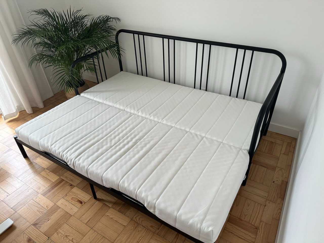 Cama de casal quase nova em excelente estado