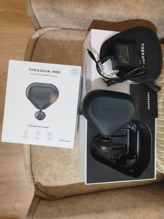 Масажер перкусійний Theragun Mini G4 Black