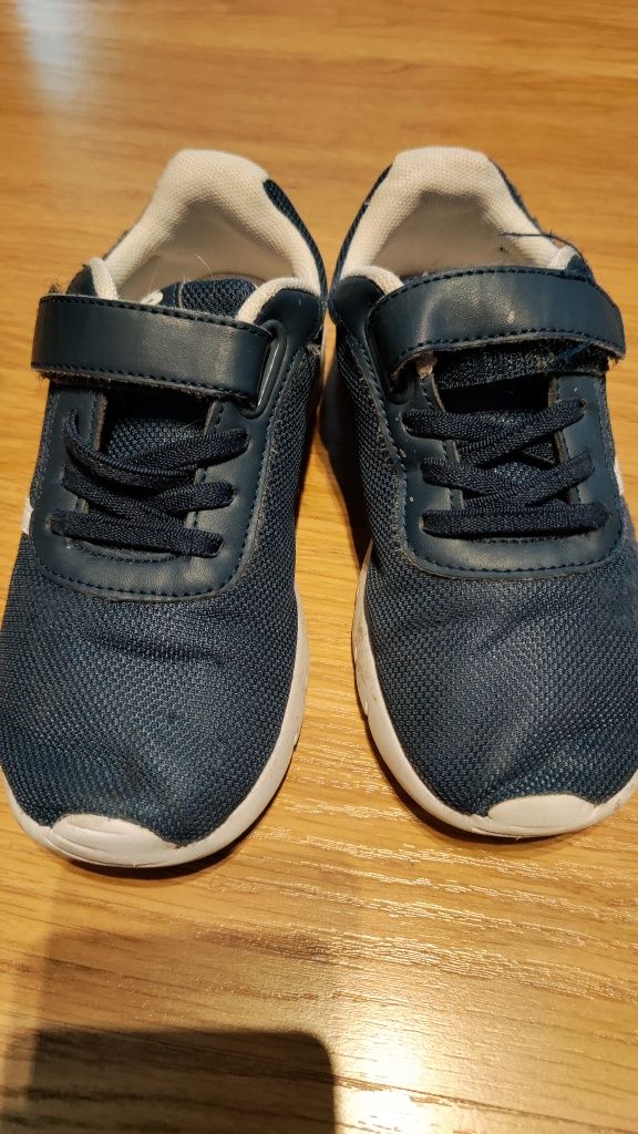 Buty sportowe chłopięce r.31, dł.wkładki 19,8cm, używane