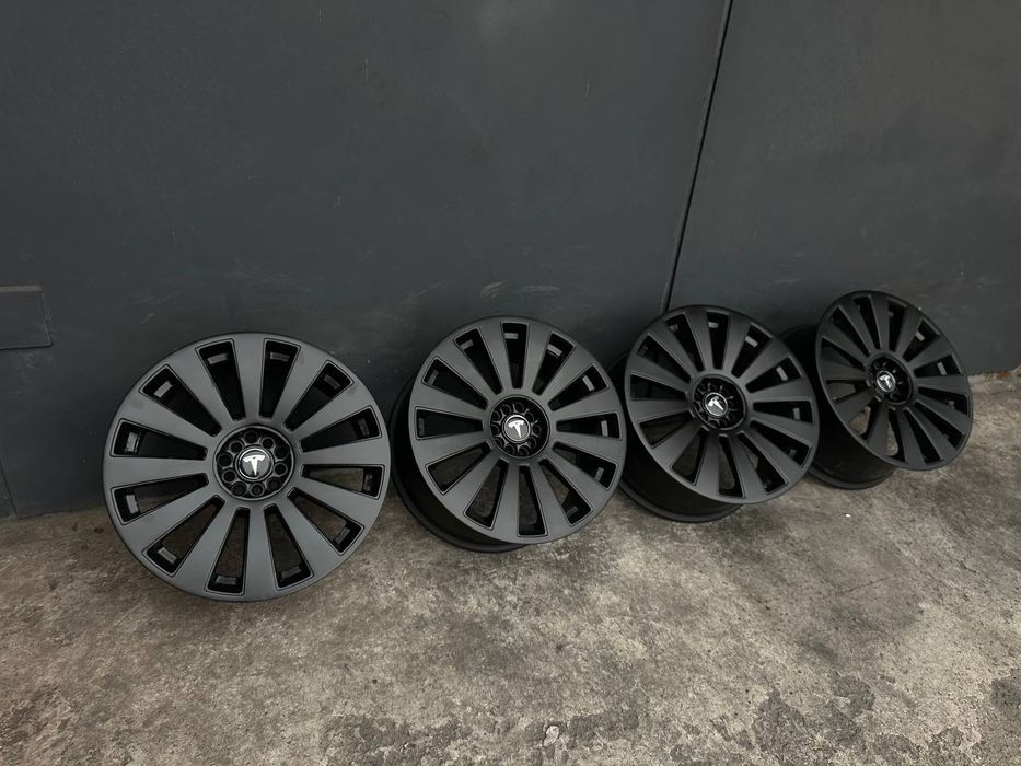 Диски 5/114.3 та 5/120 r19 tesla