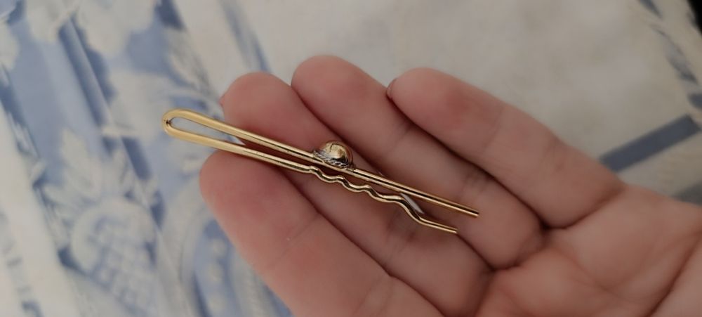 Alfinete de Gravata dourado . Usado, mas como novo.