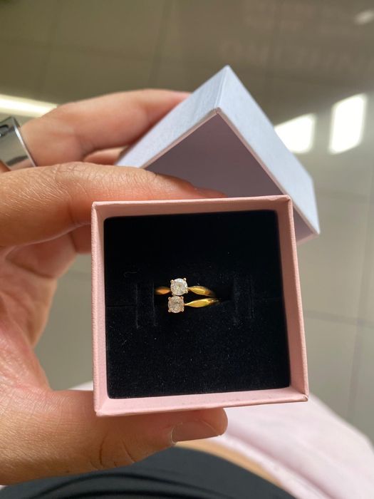 Anel em ouro amarelo 9k solitário com zircónia Oro Vivo