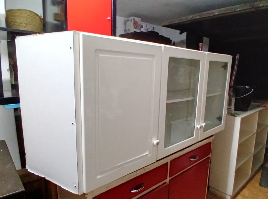 Móvel de cozinha branco lacado usado