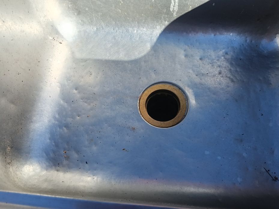 Bancada em inox com 2 pios grandes e portas