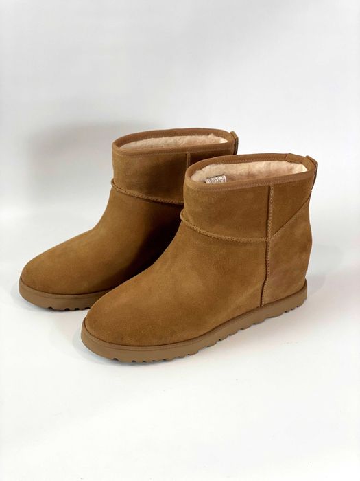 Жіночі зимові чоботи UGG Classic Femme 43 розмір