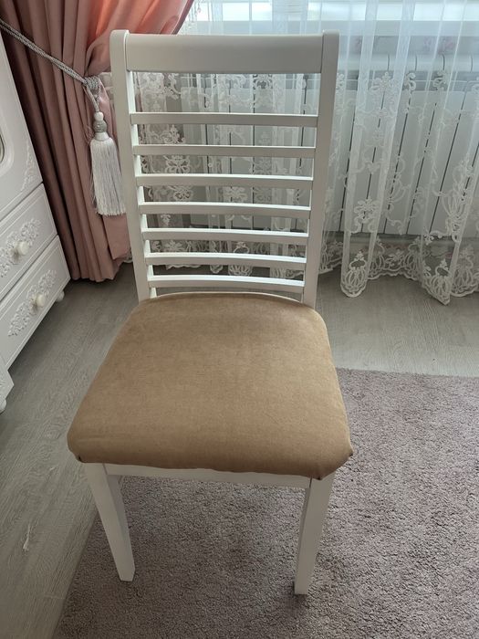 Стілець білий може бути компютерний