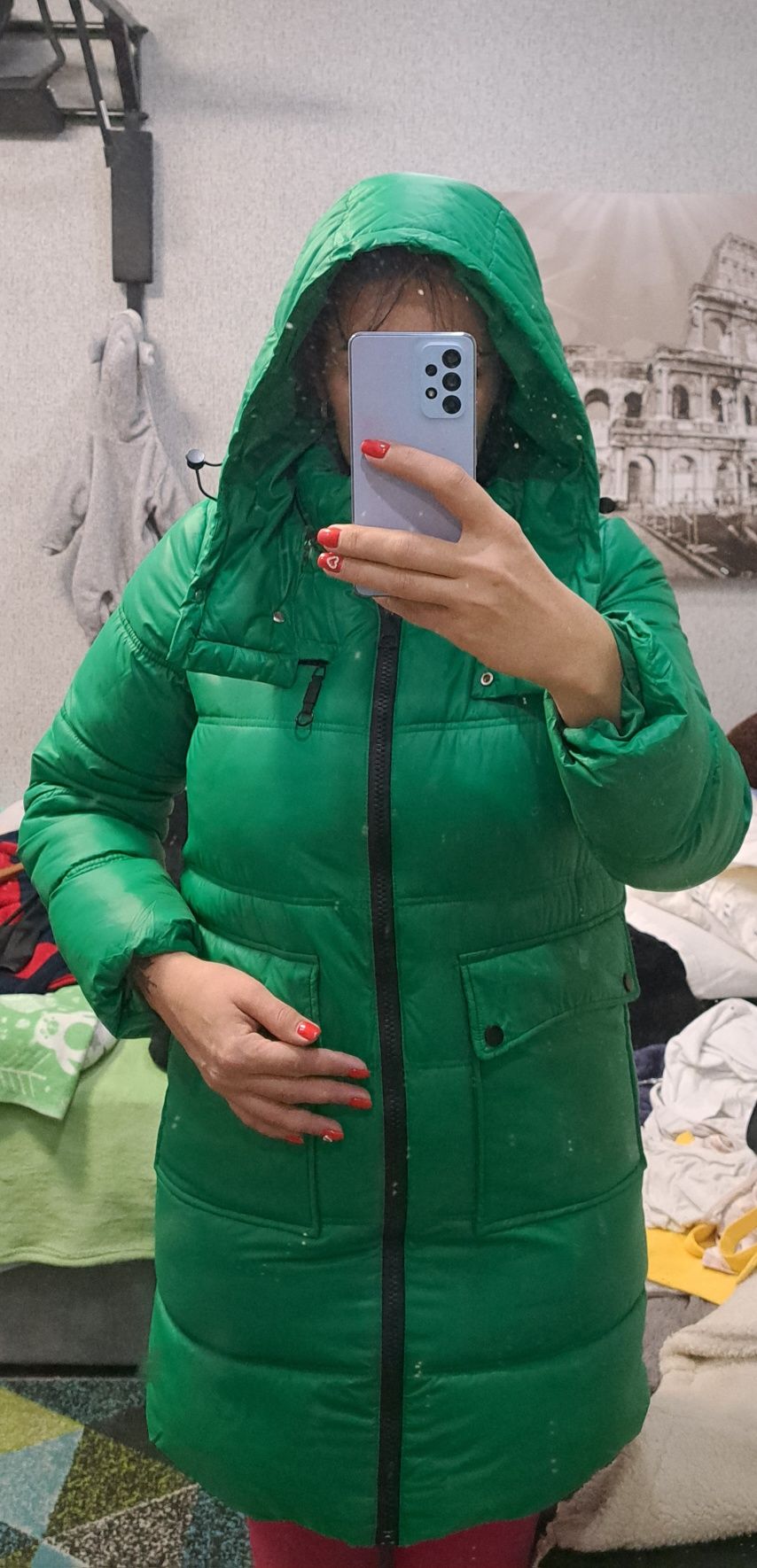 Продам пуховик ярко зелёного цвета (наполнитель - холофайбер)