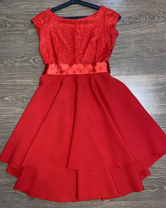 Продам сукню червоного кольору