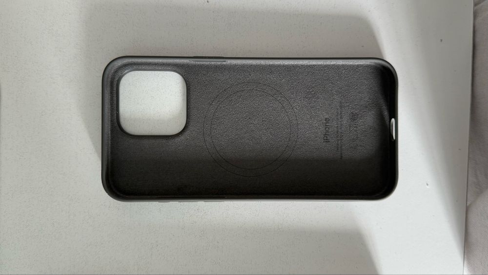 Oryginalne etui na IPhone 15 Pro Max z MagSafe