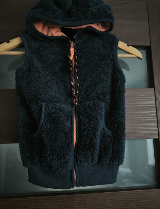 Bezrękawnik z kapturem