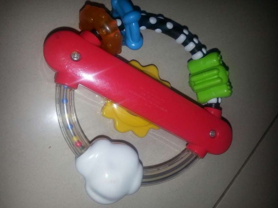 Grzechotka gryzak Wesołe kółko Fisher price