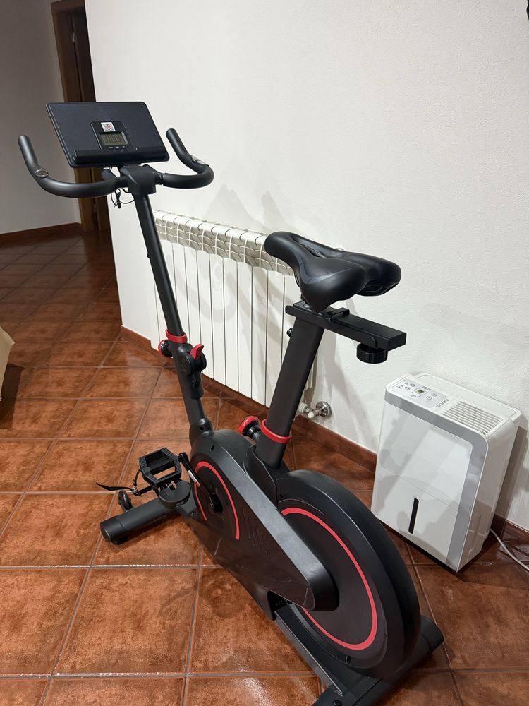 Bicicleta Estática com conexão Zwift e Fitshow