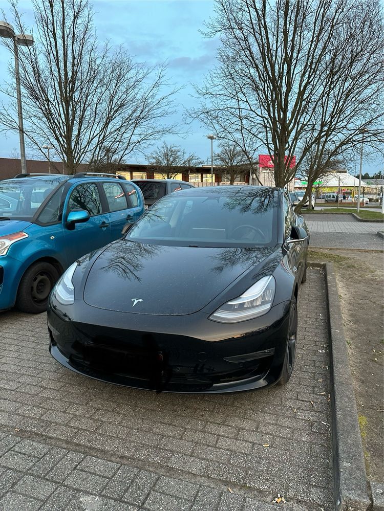 Tesla Model 3 SR Plus