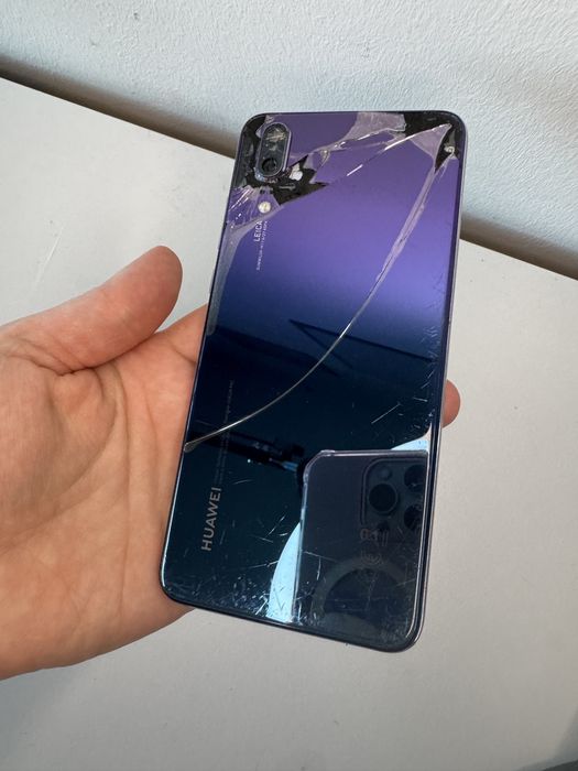 Huawei P20 — живой, но життя його трохи побило