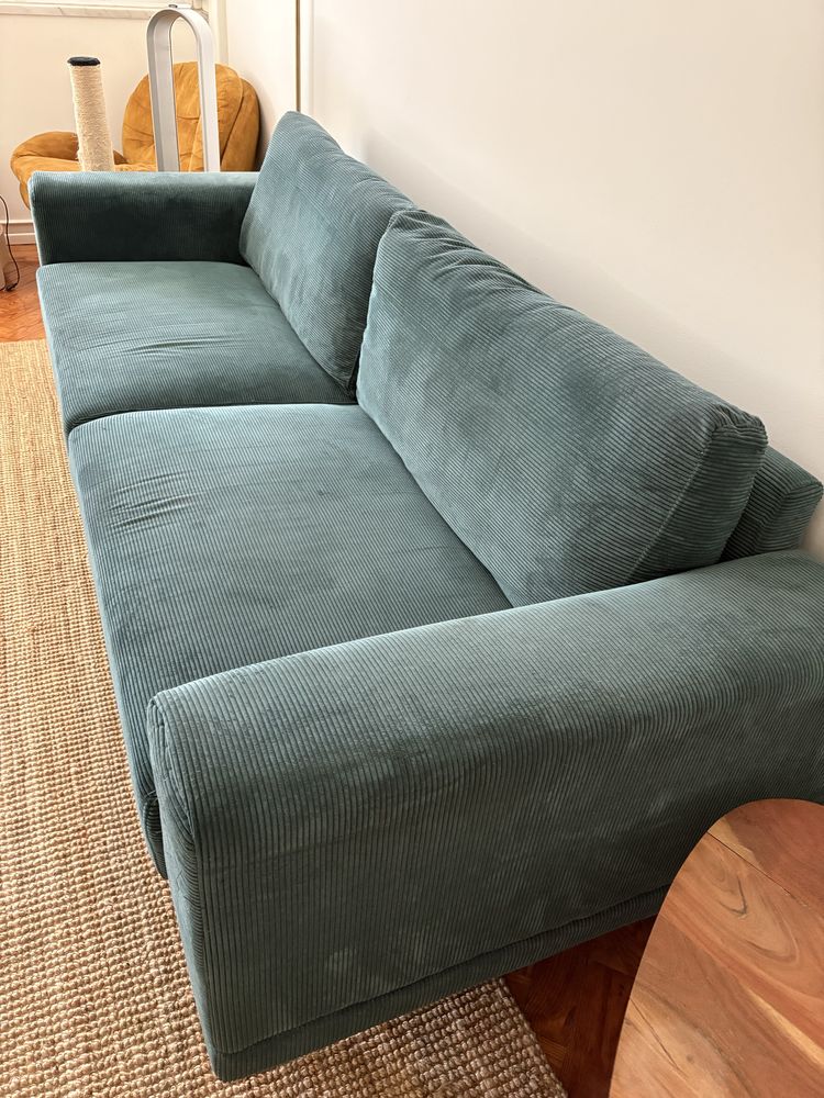 Sofa 3-4 lugares em veludo cotelê verde petroleo