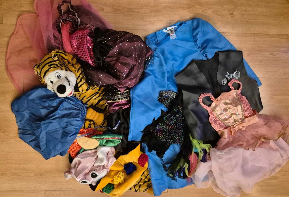 Duży zestaw strojów karnawałowych