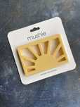 NOVO Mordedor silicone sol amarelo mushie