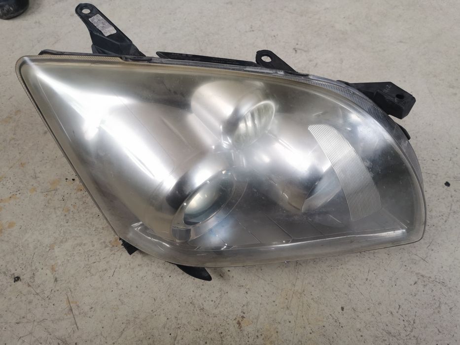 Reflektor xenon Toyota Avensis T25