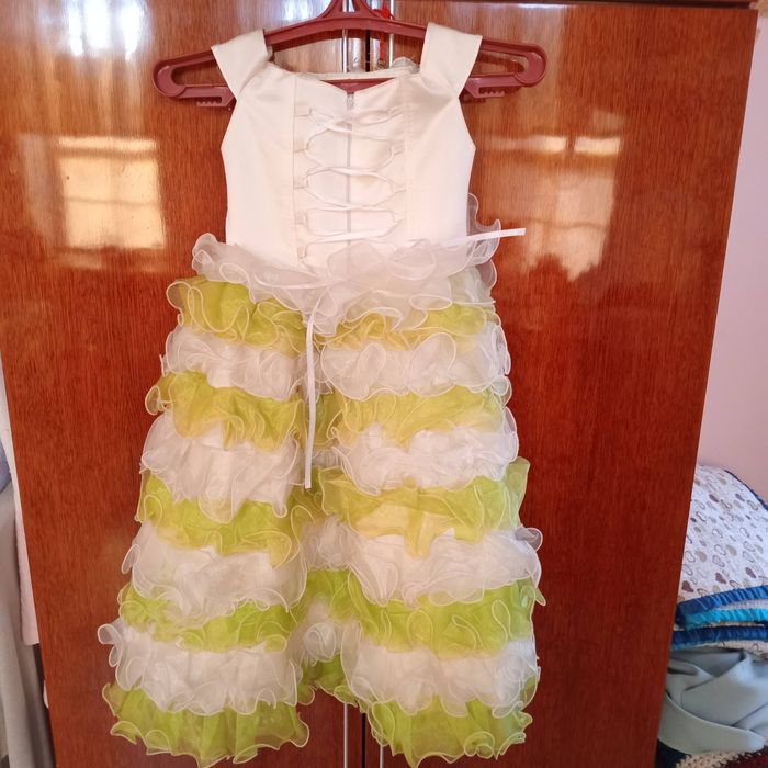 Красивые платья на торжество для девочки р.30-32