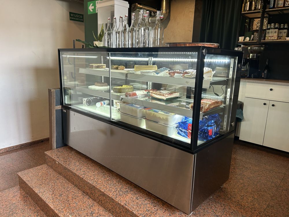 Witryna chłodnicza / cukiernicza arktic 233467. 610 L. 1824x667x1230