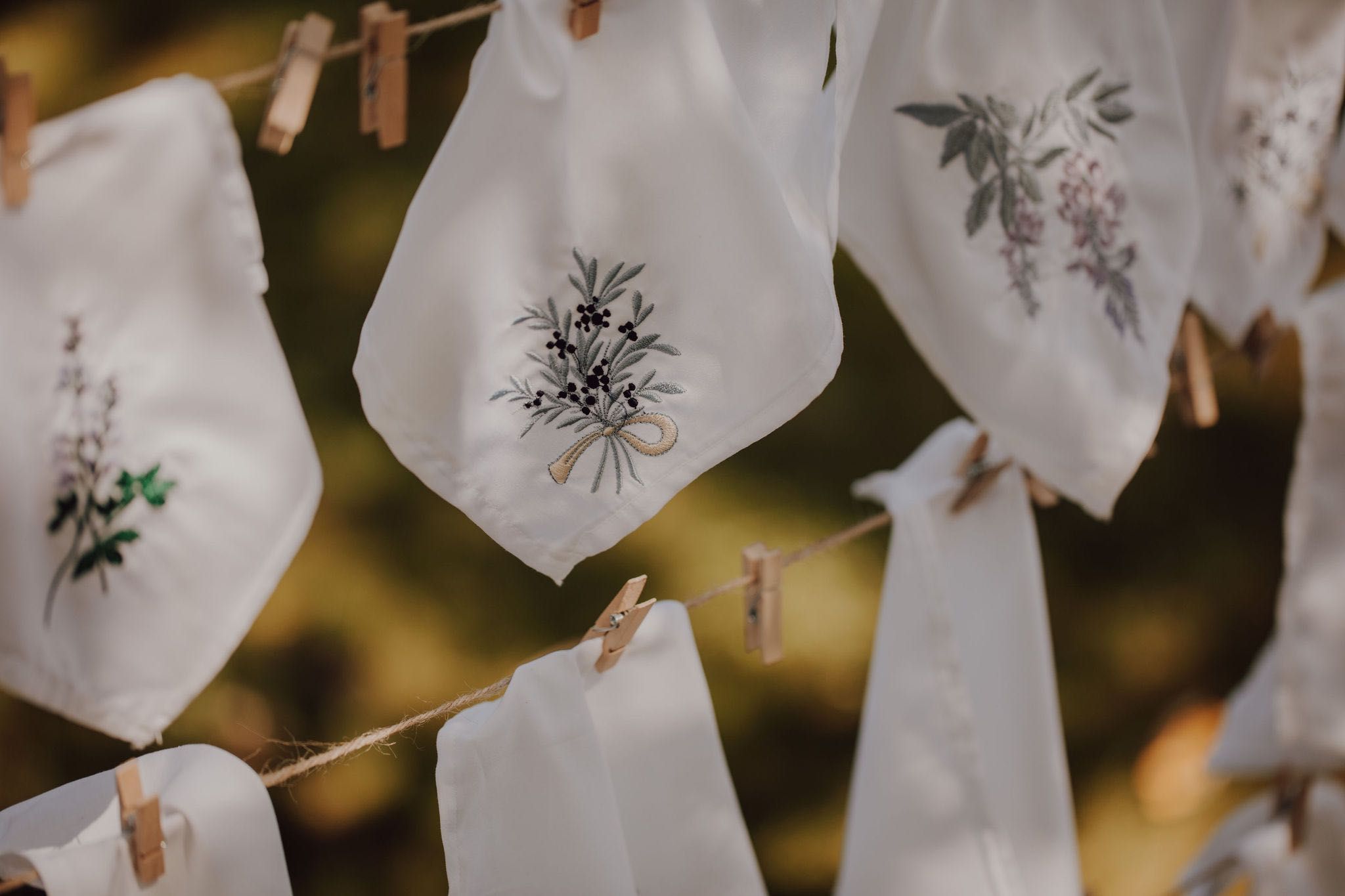 Estrutura de madeira com cordas decoração