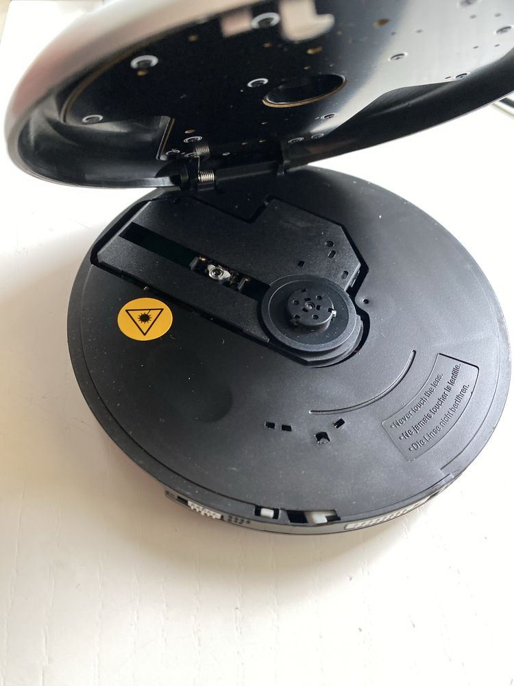 Cd плеєр insignia ns-p5113 і навушники jvc ha-s200