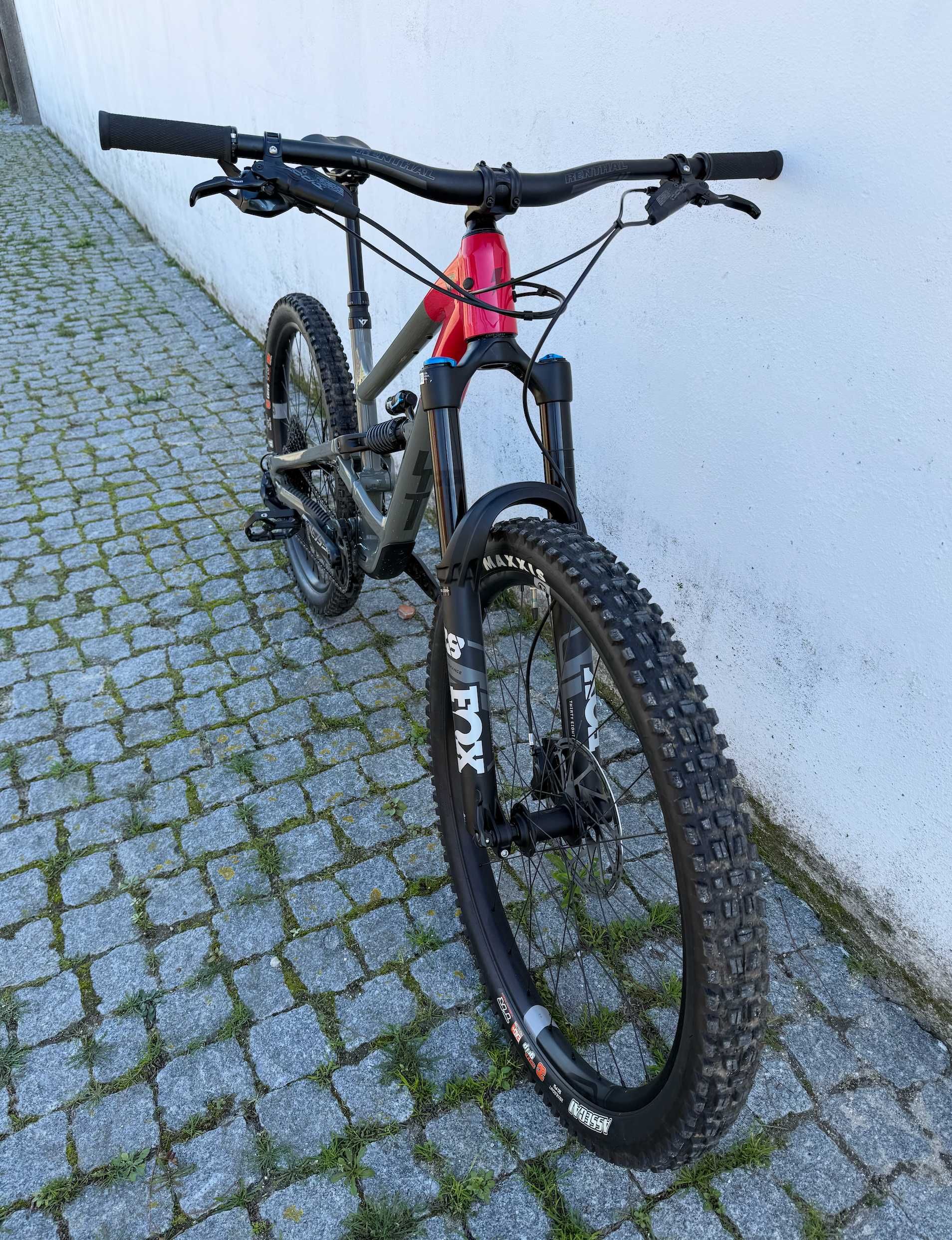 YT Capra MX UNCAGED 10 | Ashen Grey | M, 2023, em excelente estado