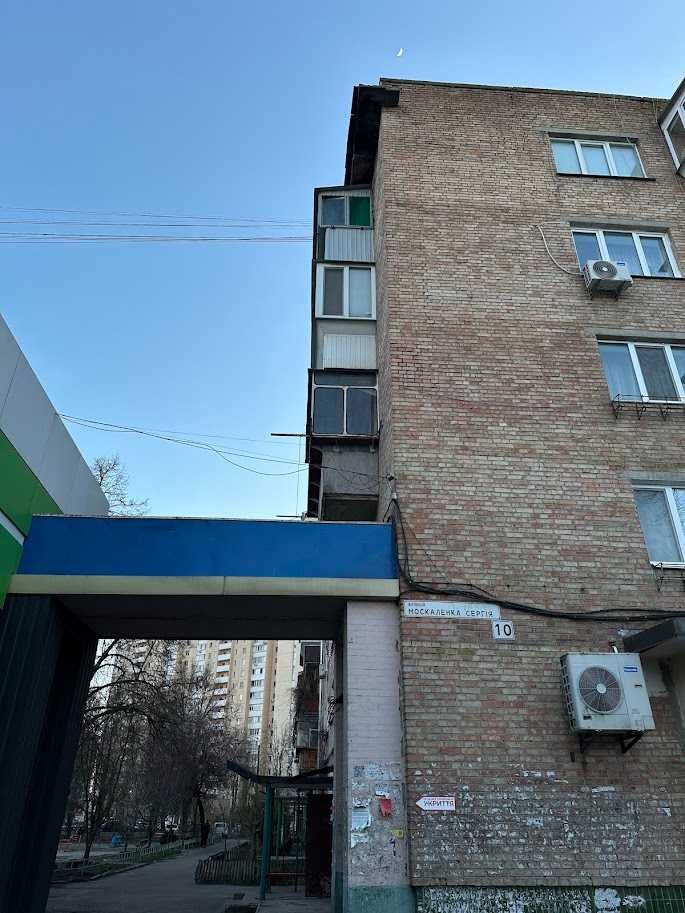Продам 3-кімнатну квартиру по вул.Москаленка,10, без комісії