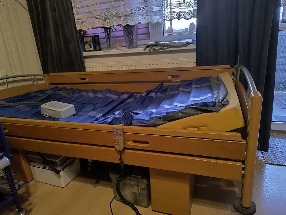 Łóżko rehabilitacyjne / materace przeciwodleżynowe / krzesło toaletowe