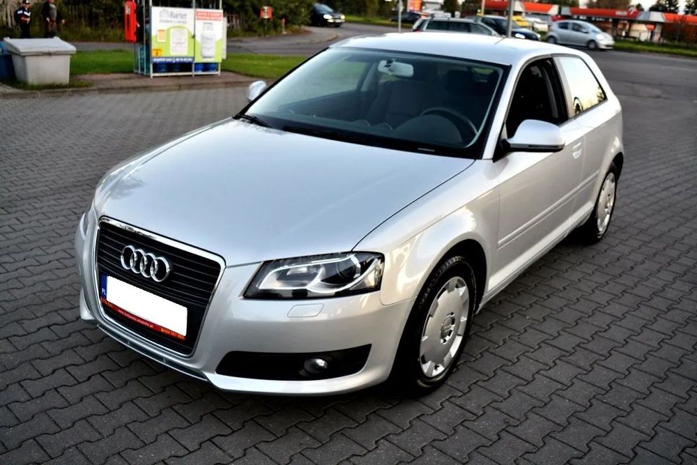 Audi A3 3-drzwiowe Klimatyzacja, Ksenony, Podgrzewane fotele, Czujniki parkowania tył