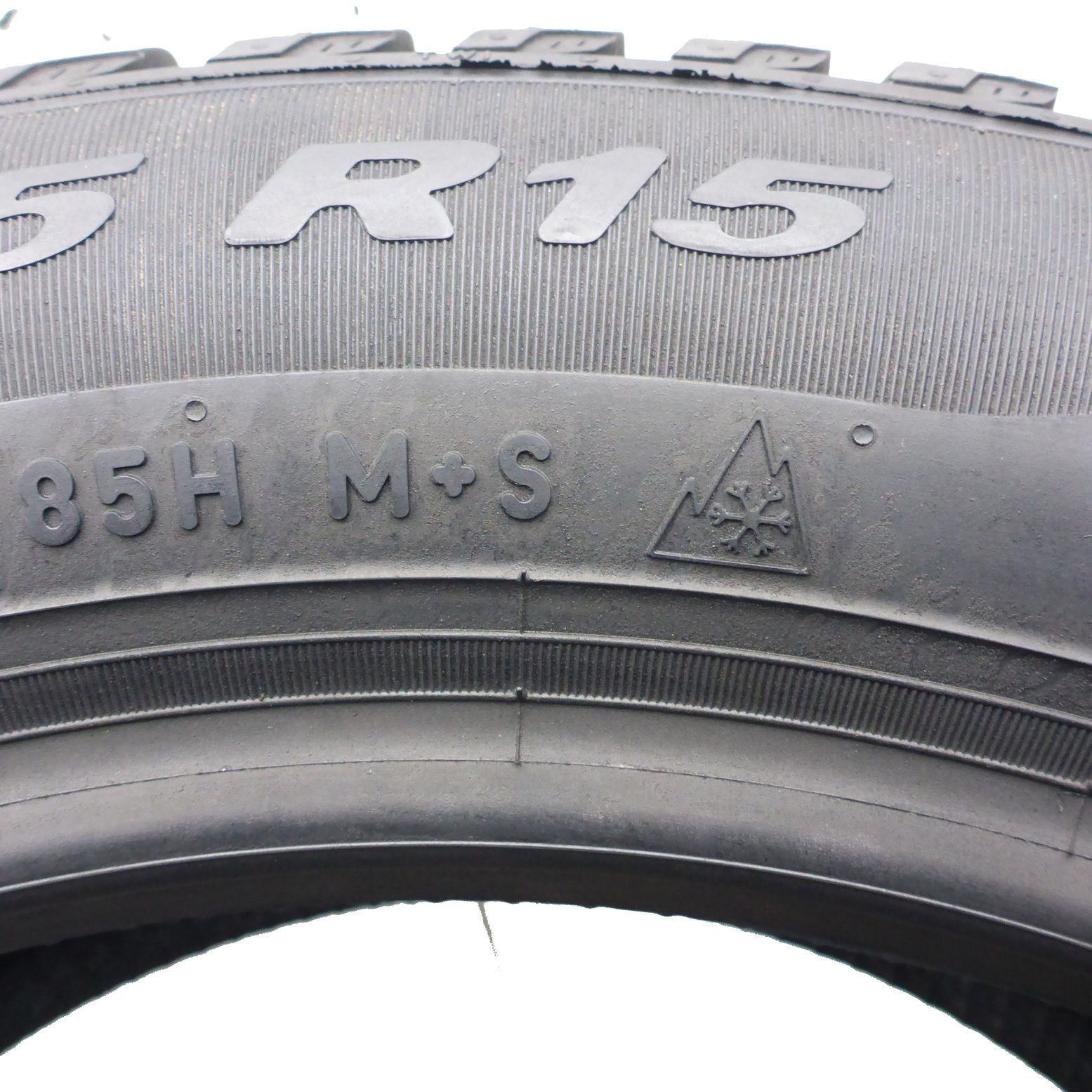 Opony 195/55/15 Pirelli 195/55R15 85H Zimowe 2016 Nieużywane