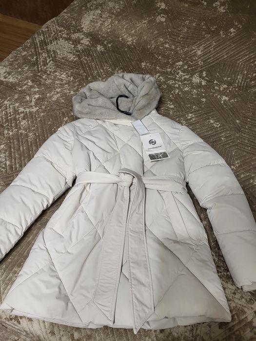 Зимній пуховик .