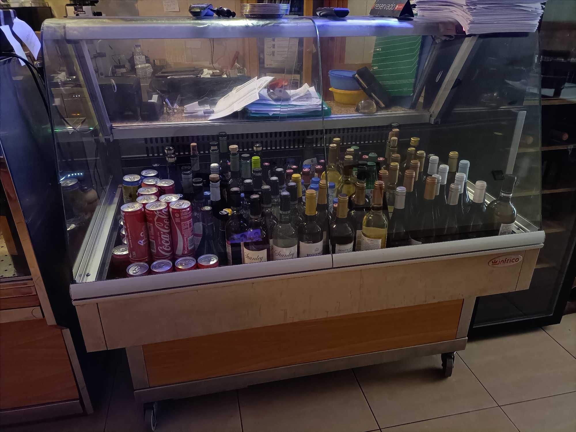 Montra vitrine bancada frigorífica hotelaria infrico