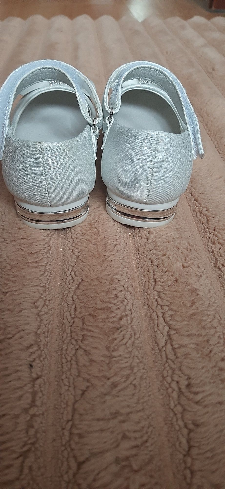 Дитячі туфлі білі