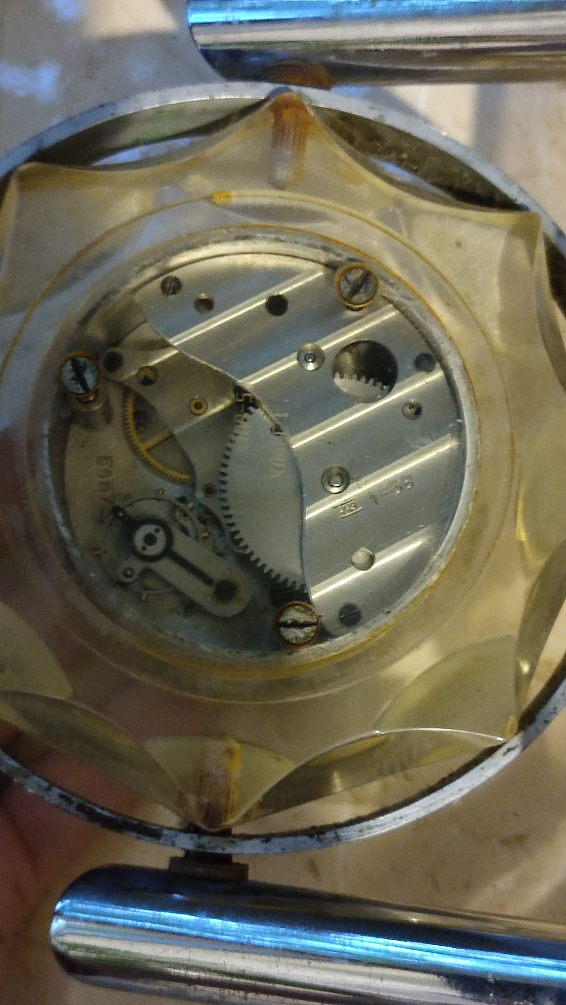 Продам антикварные танковые часы из оргстекла  1960х годов