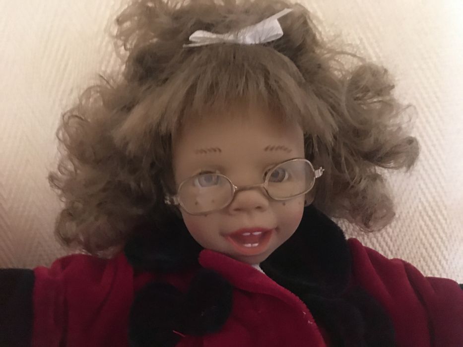 2 bonecas  diferentes